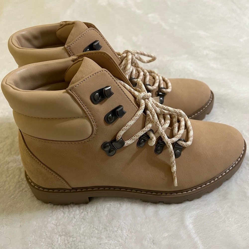 Boots size 8